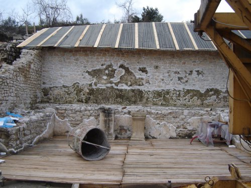 Augusteum se obla�e daskama...